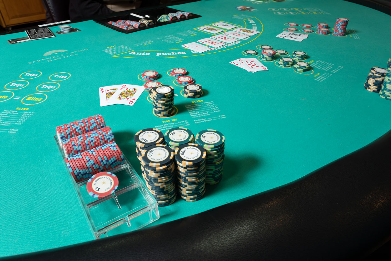 Ultimate Texas Hold em